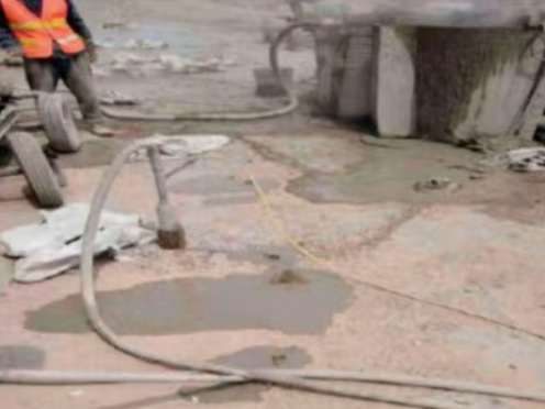 罗湖水泥混凝土路面板底注浆技术 路面脱空注浆整治方案