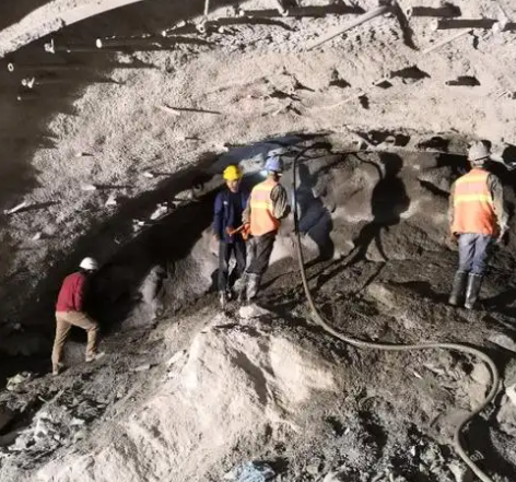 罗湖拱顶带模注浆料的施工流程及注意事项